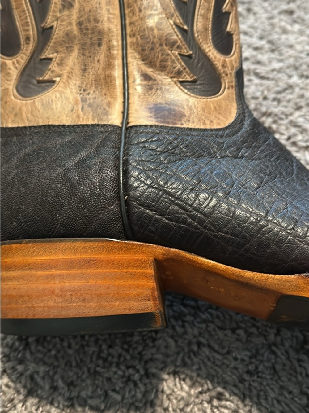 Classic Two-Tone Brown and Black Western Cowboy Boots - Picture 4 of 10